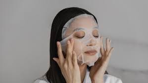 Viral! Tren ‘Menstrual Masking’ — Pakai Darah Haid di Wajah